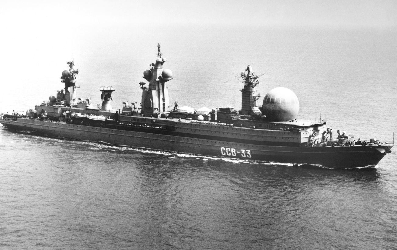 meet-the-ssv-33-ural-the-soviet-union-s-largest-spy-ship-that-never